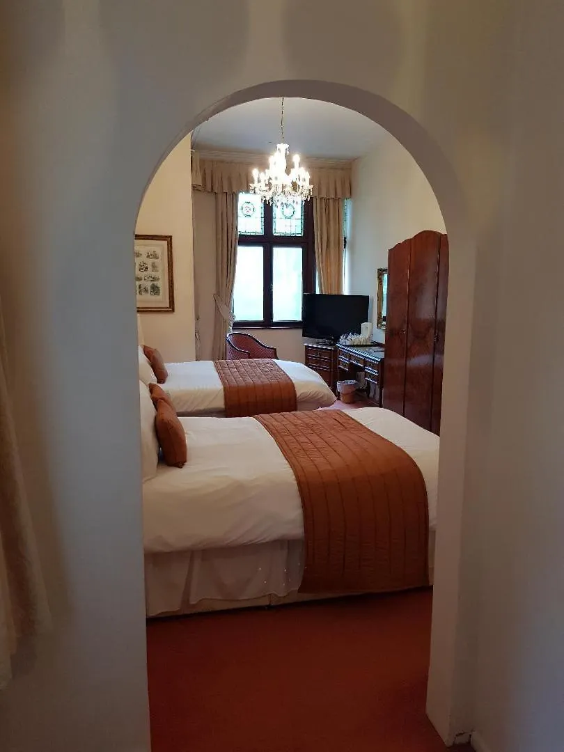 Highley Manor Hotel Balcombe 3*,
